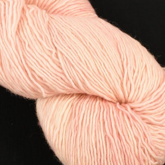 Fleece Artist Merino Slim Yarn 100% Superwash Merino Hand-Dyed Shell Pink - Picture 2 of 4